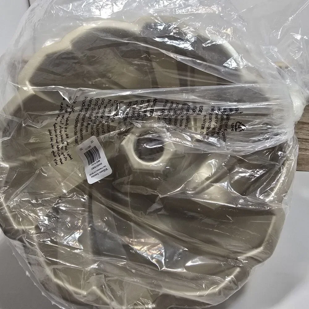 Williams-Sonoma Braided Bundt Cake New USA Made